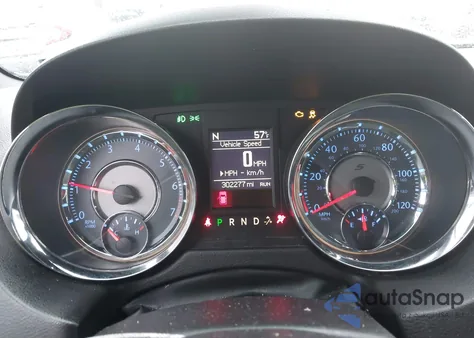 2014 Chrysler Town & Country S z USA, uszkodzony, nr VIN 2C4RC1HG2ER191990